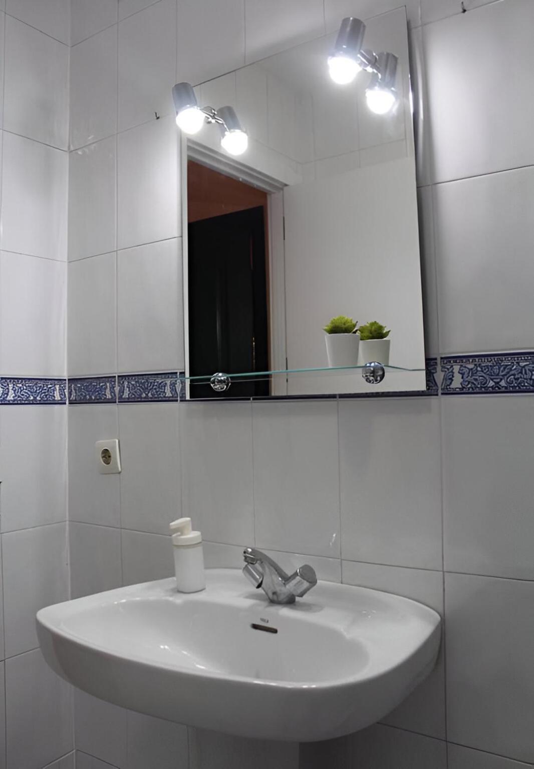 Renovado Y Muy Cerca Del Centro Urbano Appartement Málaga Buitenkant foto